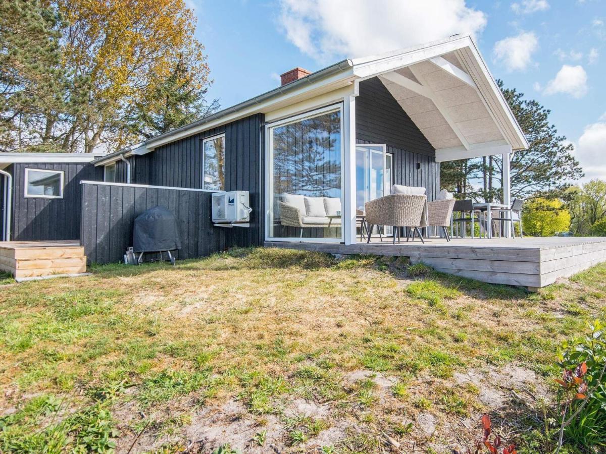 5 Person Holiday Home In R M Kongsmark Номер фото